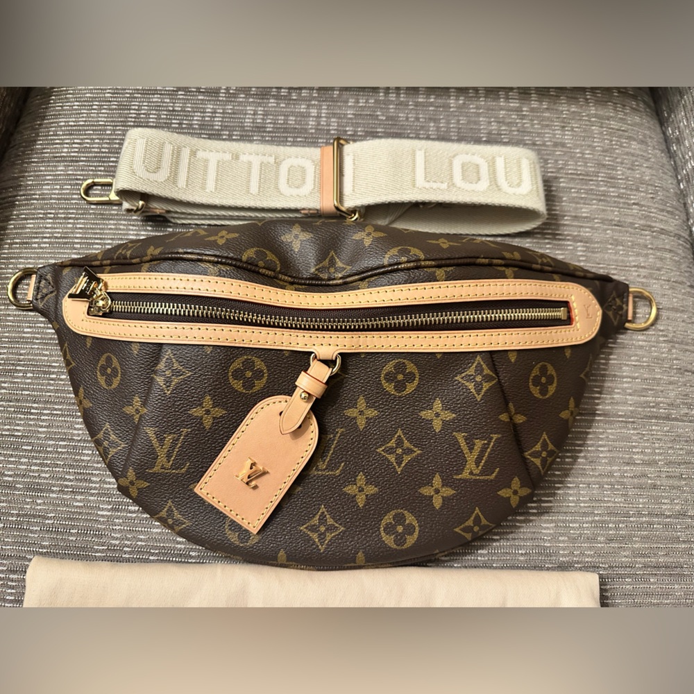 Louis Vuitton Monogram Crossbody Bag in Brown and Cream - Picture 6 of 11